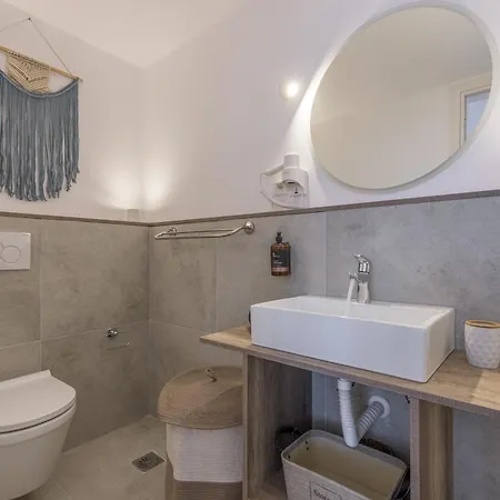 Polyegos View Pollonia