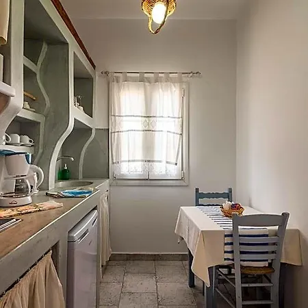 מלון Polyegos View